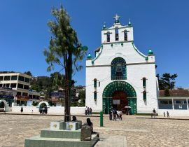 Meksika’nın İlginç Köyü ve Dünyanın en ilginç Kilisesi -Chamula Köyü